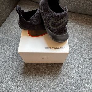 Nike Swoosh 1 Kids Black Flyknit Sneakers - Size 6C - Toddler